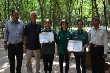 Khen thưởng 3 công nhân “về đích” sớm
